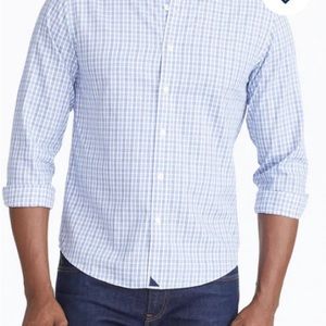 Untuckit Men’s Wrinkle free shirt.  Size XL